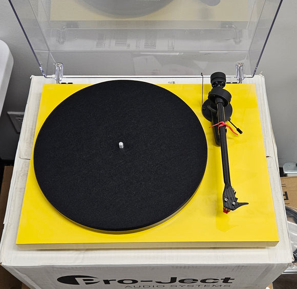 Pro-Ject Debut Carbon DC Turntable NIB