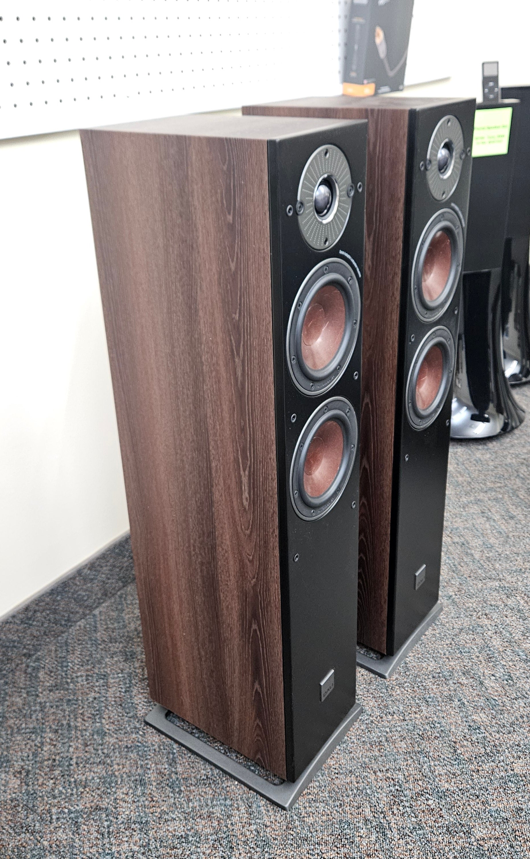 DALI Loudspeakers – Stereo Untypical