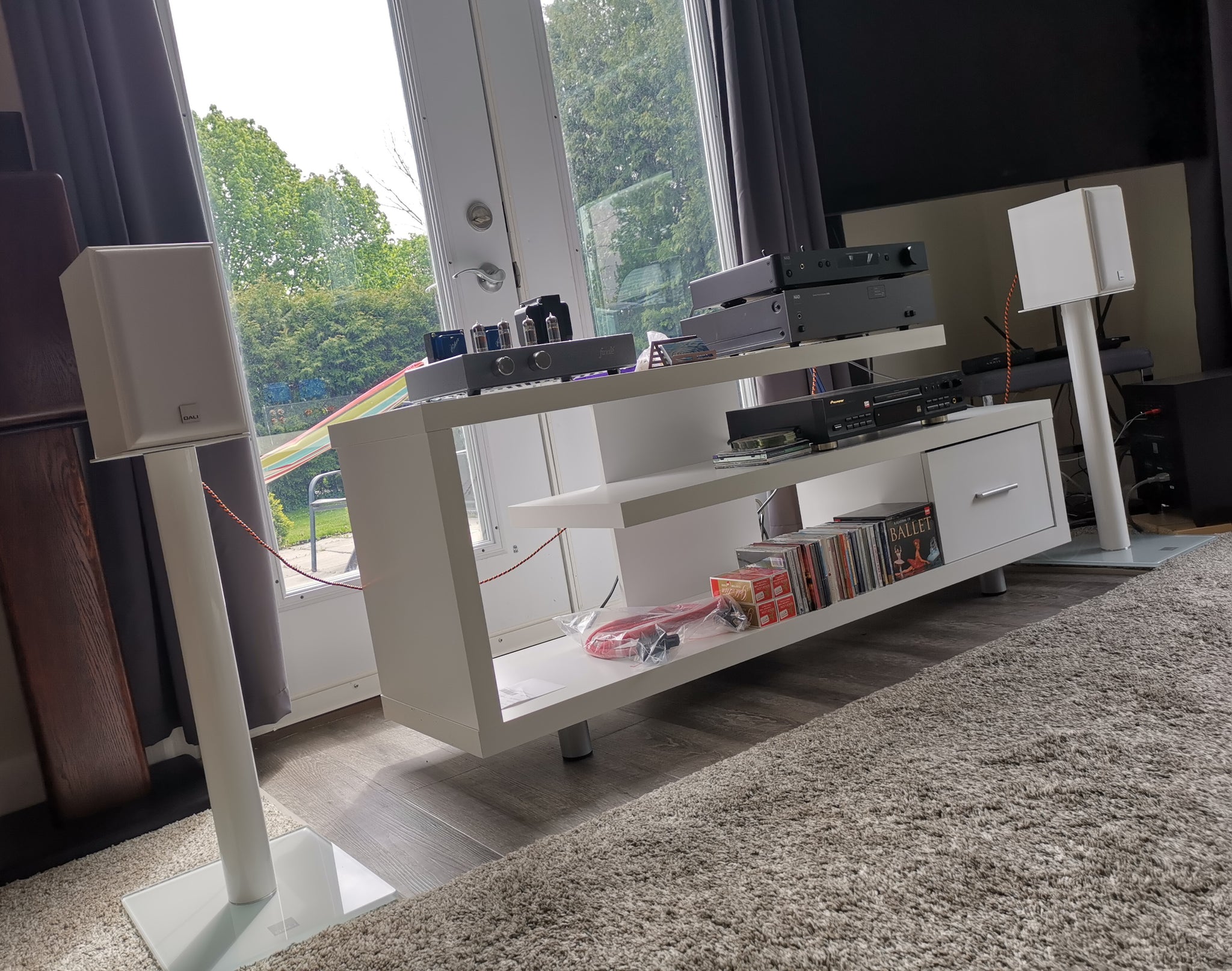 DALI Spektor 1 Speakers – Stereo Untypical